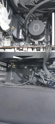 Placa de video rx 6600xt em perfeito estado e uma 1650 parou e não avaliei.