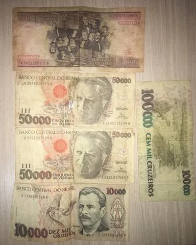 Cédulas e moedas antigas (Cruzeiro e cruzado)