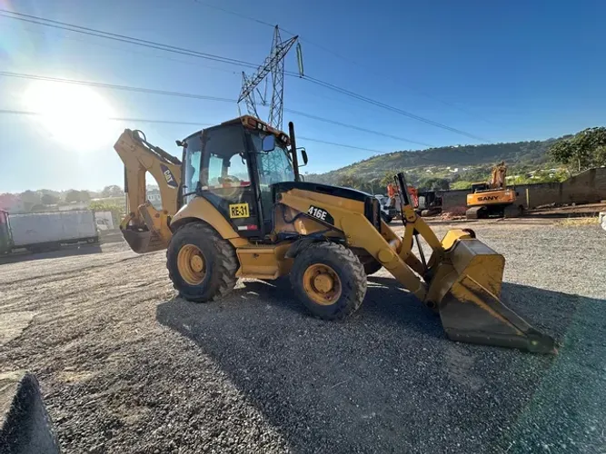 Retroescavadeira Caterpillar 416F 2012 4X4 