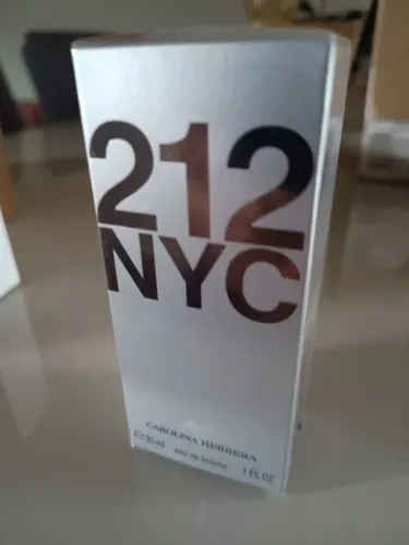 Perfume 212 Feminino Eau de Toilette 30ML (Original)