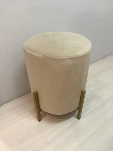 Puff para loja - Bege com base dourada