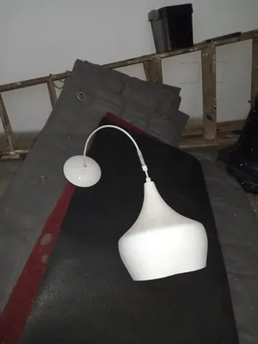 Lustre solitário - copo em alumínio anodizado branco.