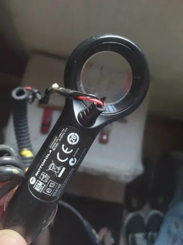 1 carregador veicular v8 Motorola original