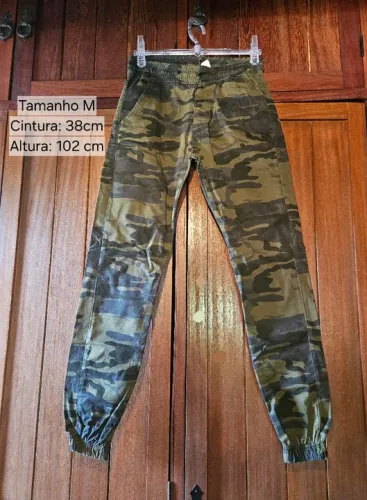 Calça jogger camuflada