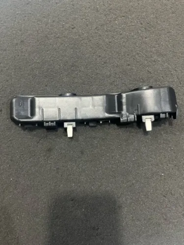 Guia pára-choque dianteiro Hyundai Hb20 13/19. Direito 