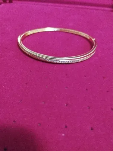Bracelete em aço inox banhado a ouro 18 cravejado com zircônias 