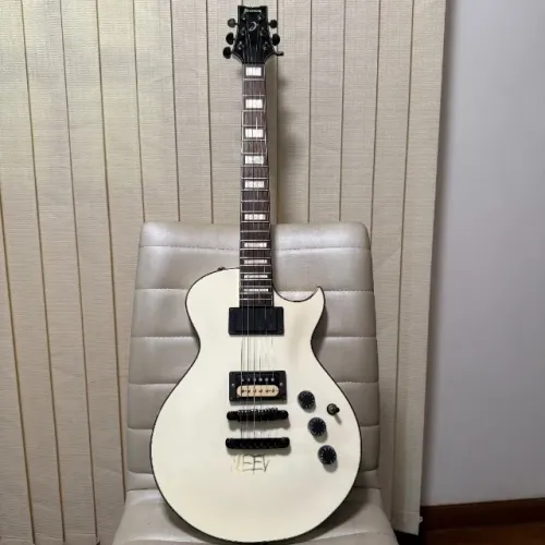 Guitarra Ibanez ART500E com caps Malagoli e EMGHZ, Antigo dono colocou ela passiva.