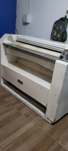 Secadora profissional 25KLS, a gás em estado novo + Calandra profissional de 120CTS.
