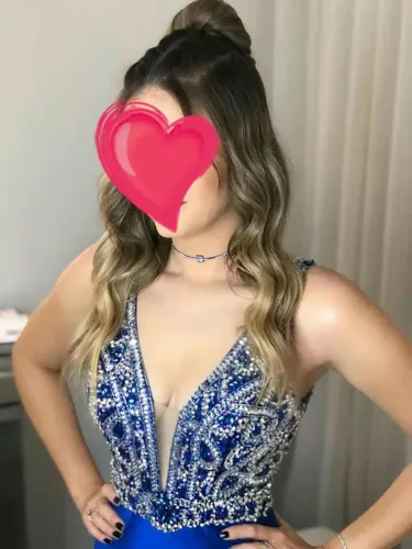 Vestido de festa azul com detalhes em pedrarias
