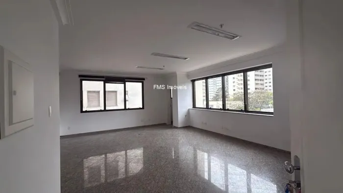 Sala com 100m2 no Campo Belo