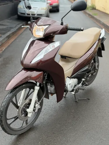 Honda Biz 125cc Marrom, baixo km, Nova, Nunca caiu ou bateu