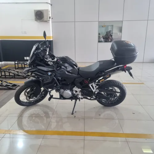 Vendo moto BMW 850 GS Triple Black 22 com 8.000km revisões na BMW na garantia, *