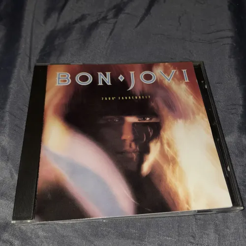 Cd bon jovi 7800° fanrenheit Japão