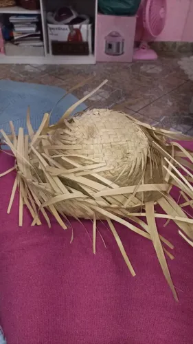 Chapéu de palha infantil artesanal