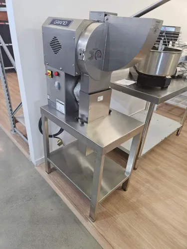 ralador e desfiador de alimentos profissional T380V novo