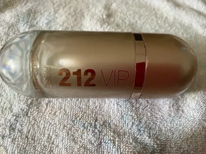 ATENÇÃO FRASCO VAZIO de perfume 212 vip Carolina Herrera