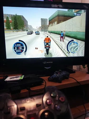 Sony Playstation 2 + TV HBUSTER 32 + Mesa de centro