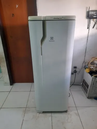 Vende-se geladeira Electrolux bem conservada