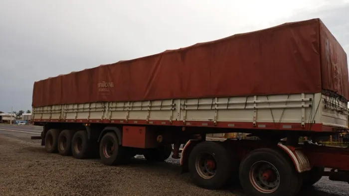 Carreta noma 4°eixo de 12.50 compri