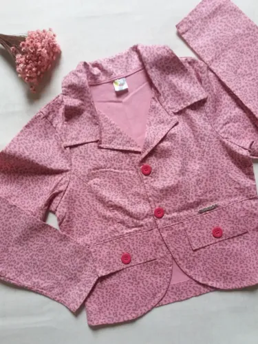 JAQUETA INFANTIL ROSA TECIDO COM ELASTANO - TAM 10 ANOS - SEMINOVO 