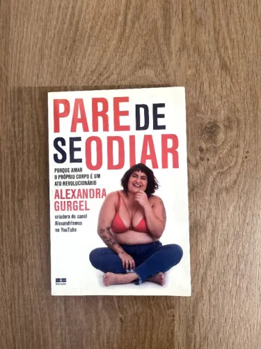 Livro "Pare de se odiar"