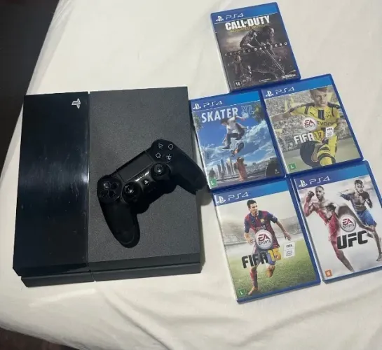 PlayStation 4 Fat 500GB + 4 jogos