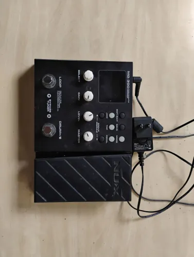 Pedaleira p/ guitarra MG300 