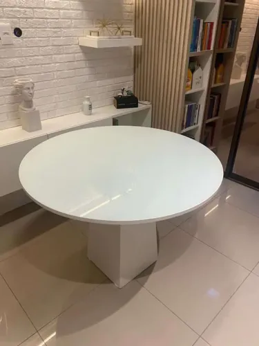 MESA DE JANTAR REDONDA COM VIDRO LAQUEADO
