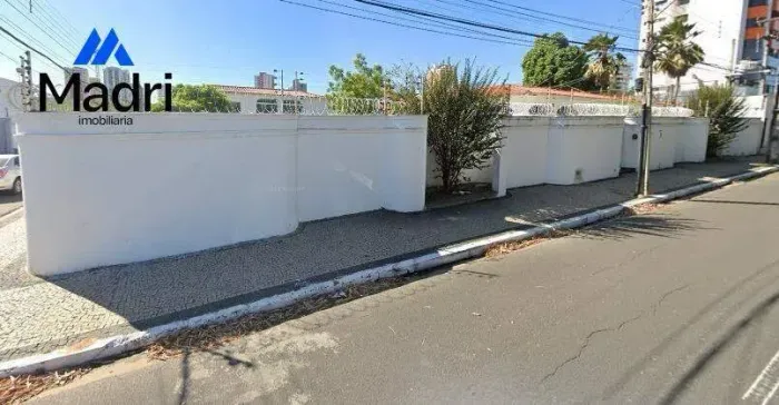 Casa comercial na Av. Senador Área Leão