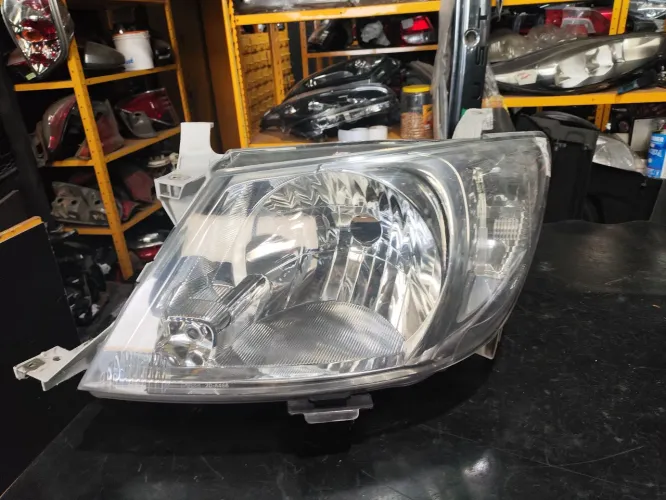 Farol esquerdo Hilux 2006 2007 2008 2009 2010 2011
