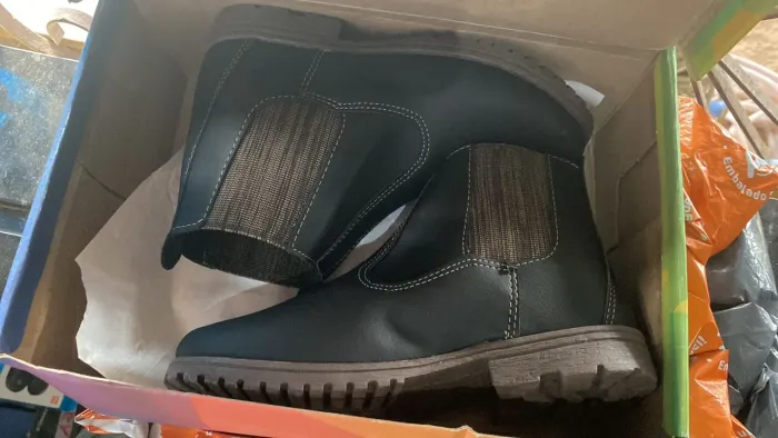 Bota Chelsea em Couro - Conforto e Estilo