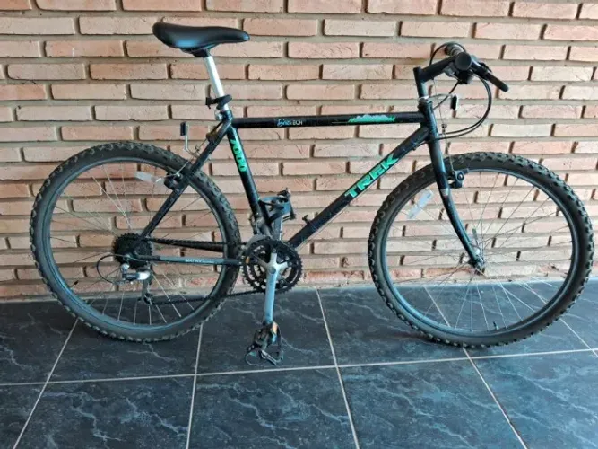 Bicicleta TREK 7000, todo sistema de freio e marchas Shimano Deore LX, raridade.