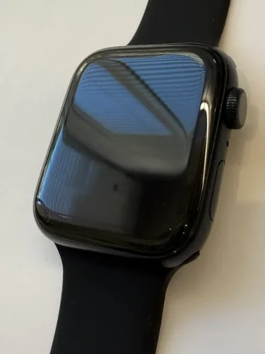 Apple Watch SE 44mm Gen 2 - Quase Novo + Carregador