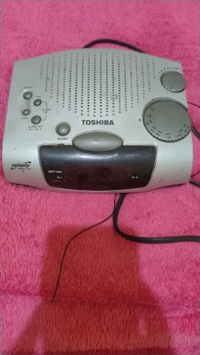 Vende-se rádio relógio e despertador. Usado em boas condições.