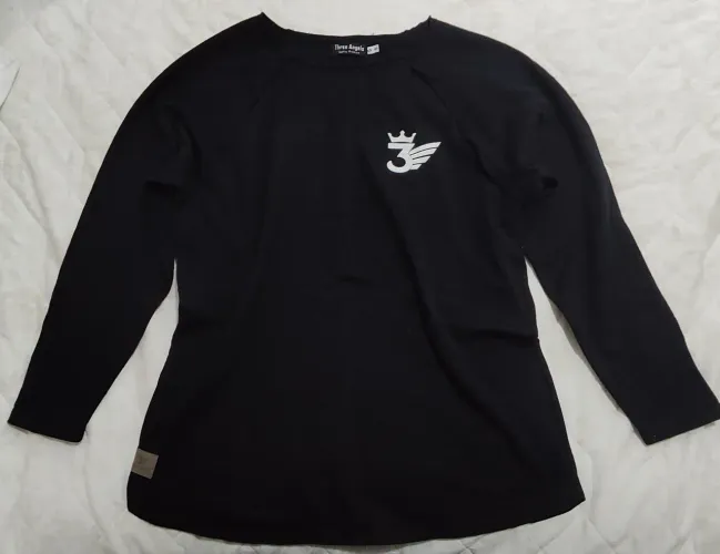 Moletom Camiseta manga longa preta com log da marca