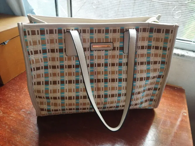 Bolsa de Ombro Bege com Padronagem