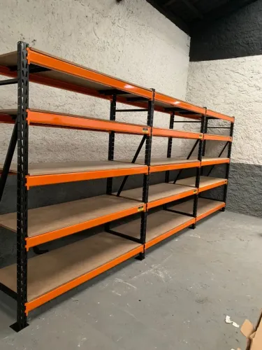 Porta-paletes para centros automotivos