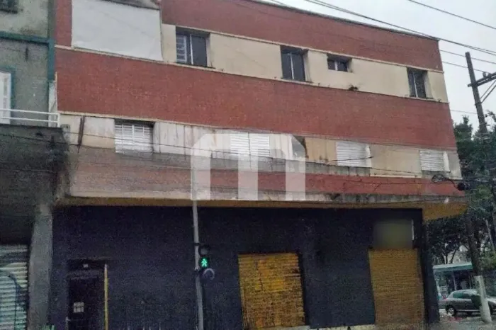 Prédio comercial e residencial á venda na Mooca com 534 metros, 2 salões, 3 apartamentos.