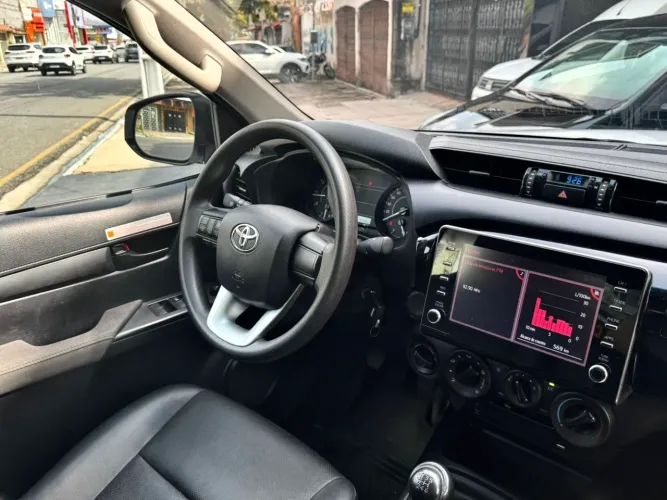 Toyota Hilux CD 4X4 2.8 Diesel Mec. 2023