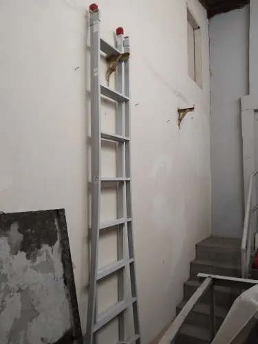 Escada 2,5 metros, dupla, nova sem uso