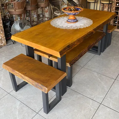 Mesa de Jantar de Madeira Maciça com 4 Bancos
