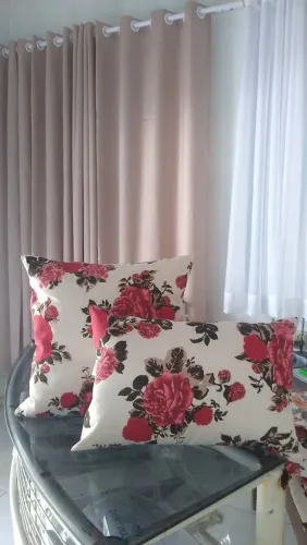  almofadas com estampa floral