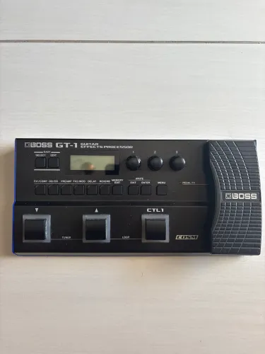 Pedaleira BOSS GT-1