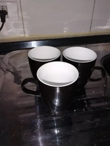 Canecas preta e branca 