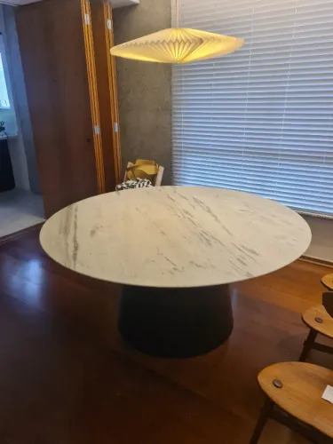 Mesa jantar - Tampo em Mármore Estrutura cônica em carvalho ebanizado