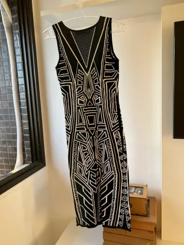 Vestido preto e branco