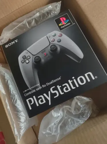 controle de PS5 edição limitada 30 Anos PlayStation