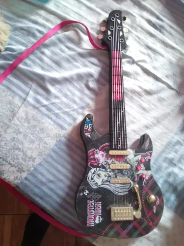 Guitarra Monster High Infantil e da xuxa