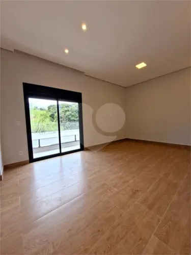 Casa à venda com 4 quartos, sendo 3 suítes, no condomínio Portal do Jequitibá, Valinhos -