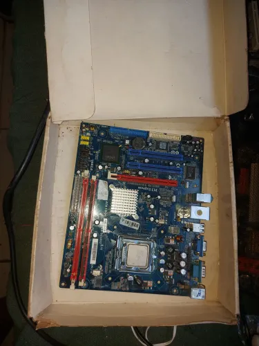 Placa mãe ddr2 funcionando perfeitamente testo na hora 6 unidades 30 reais cada 